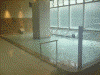 水上館：伝統の水晶風呂
