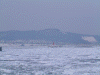 ガリンコ号IIから見た流氷(6)/遠くに赤灯台とスカイタワーを望む
