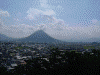 丸亀城から讃岐富士(飯野山)を眺める