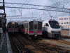 秋田行き普通列車に乗車(一番左)。一番右は函館行きの「さくらエクスプレス」