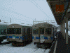 弘南鉄道の車両(2)/右がこれから発車する弘前行きの電車