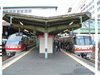 (左)特急 名古屋行き[全車特別車のパノラマSuper]/(右)快速特急 岐阜行き/神宮前駅