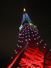 東京タワーの新ライトアップ「ダイヤモンドヴェール・ホワイトダイヤモンド」／タワー真下から(3)