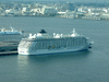 横浜港・豪華客船４隻そろい踏み(4)／ザ・ワールド