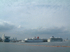 横浜港・豪華客船４隻そろい踏み(15)／にっぽん丸,飛鳥II,ザ・ワールド