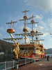 桃源台港に到着した海賊船(2)