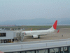 JAL1842便 東京行きと出発するANA機(1)／長崎空港
