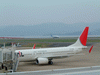 JAL1842便 東京行きと出発するANA機(2)／長崎空港