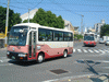 石田城址前を走る五島バス
