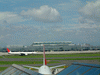 JAL機と羽田空港国際線ターミナル(1)