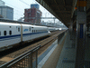 (左)のぞみ18号 東京行き，(右)のぞみ35号 博多行き／静岡駅